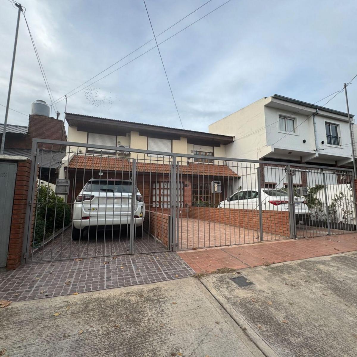 ph 3 ambientes con patio, jardín de invierno y mejoras realizadas en excelente entorno residencial