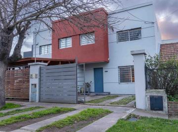 Casa · 110m² · 4 Ambientes · 2 Cocheras · Venta Dúplex 4 Amb Caisamar