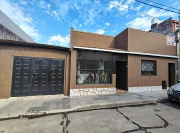 Casa · 161m² · 4 Ambientes · 1 Cochera · Venta en Bloque Multipropósito Salida a 2 Calles