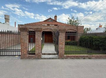 Casa · 154m² · 7 Ambientes · Se Vende Casa 2 Dor + Patio C/pileta, Exc. Ubic.