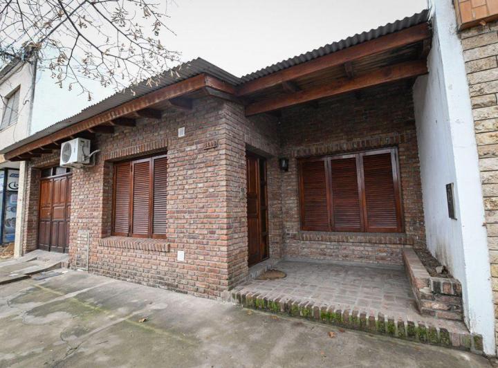 Casa · 212m² · 7 Ambientes · 1 Cochera