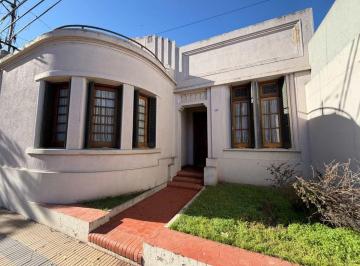 Casa · 165m² · 4 Ambientes · 1 Cochera · Importante Propiedad en Venta en Pleno Centro