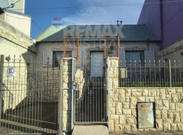 Casa · 60m² · 4 Ambientes · Casa en Venta Av Polonia - No Apta Credito