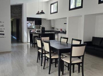 Casa · 200m² · 5 Ambientes · 1 Cochera · Se Vende Propiedad en Country Los Molinos
