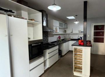 Casa · 294m² · 7 Ambientes · 1 Cochera · Casa Esquina con Salon Independiente