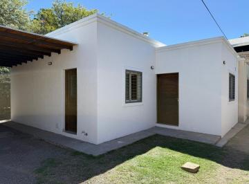 Casa · 67m² · 3 Ambientes · 1 Cochera · Propiedad Centrica en San Martin