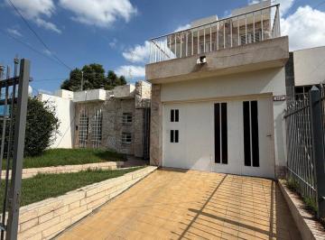 Casa · 177m² · 7 Ambientes · 1 Cochera · Casa Apta Crédito en Barrio Santa Ana Guaymallén