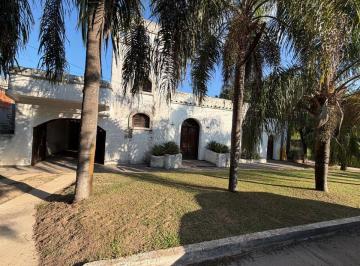 Casa · 280m² · 8 Ambientes · 3 Cocheras · Venta de Casa en Esquina Corrientes