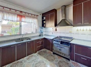 Casa · 214m² · 4 Ambientes · 2 Cocheras · Venta Casa 4 Amb Ezpeleta con Jardin Apto Credito