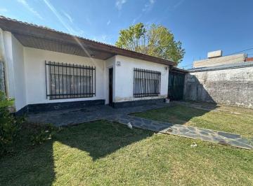 Casa · 82m² · 3 Ambientes · 2 Cocheras · Venta Casa 3amb Hurlingham Zona Municipalidad