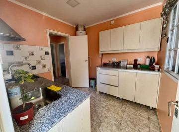 Casa · 129m² · 6 Ambientes · 1 Cochera · Venta Casa 6 Ambientes Moron Multifamiliar