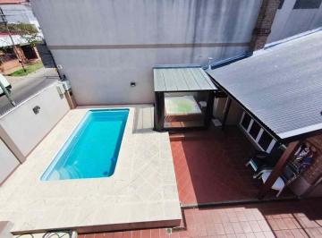 Casa · 335m² · 7 Ambientes · 2 Cocheras · Venta Imponente Casa 7 Amb Bernal Quincho Pileta
