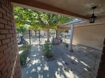 Casa · 90m² · 4 Ambientes · 1 Cochera · Venta Casa 4 Ambientes, Moron, Apto Credito!