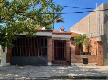 Casa · 144m² · 3 Ambientes · 1 Cochera · Casa en Venta - Barrio Primera Junta - 2 Dorm.