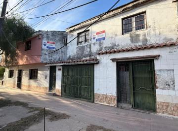 Casa · 220m² · 4 Ambientes · 2 Cocheras · Venta de Propiedad en Av Viano