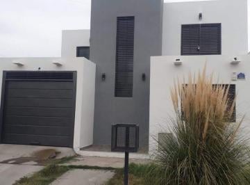 Casa · 120m² · 4 Ambientes · 2 Cocheras · Casa en Venta en Barrio El Trébol San Martín (Mza)