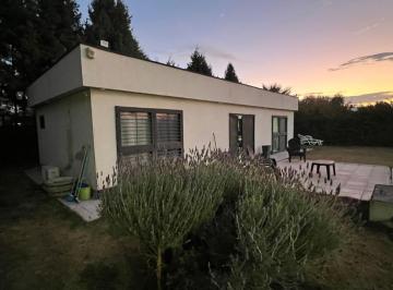 Casa · 78m² · 3 Ambientes · 2 Cocheras · Casa, 1 Dorm + Piscina Barrio Santo Tomás, Gllén