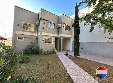 Casa · 270m² · 5 Ambientes · 2 Cocheras · Casa en Venta en San Vicente con Pileta y Cochera