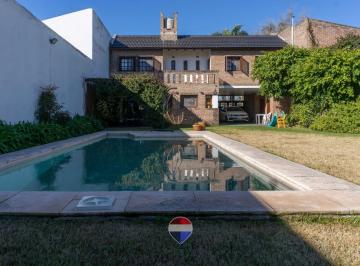 Casa · 184m² · 5 Ambientes · 2 Cocheras · Casa 4 Dorm. en Venta m. B Gonnet - La Plata.