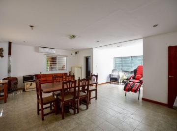 Casa · 117m² · 3 Ambientes · Casa en Venta Sicardi 2 Dorm. con Pileta
