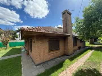 Casa · 220m² · 6 Ambientes · 2 Cocheras · Casa en Venta Tipo Chalet Los Hornos