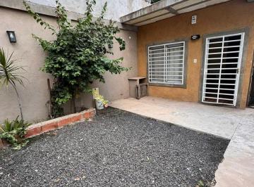 Casa · 96m² · 2 Ambientes · 1 Cochera · Dos Dptos. en Venta Financiado Zona Hospital