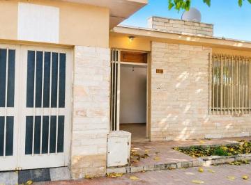 Casa · 124m² · 6 Ambientes · 1 Cochera · Venta Casa Barrio Ujemvi. Las Heras