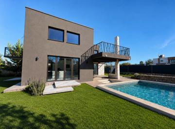 Casa · 270m² · 10 Ambientes · 4 Cocheras · Casa y Departamento Venta, Vistalba, Luján de Cuyo