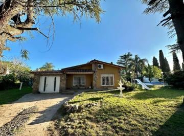Quinta vacacional · 160m² · 2 Dormitorios · 2 Cocheras · Venta Casa Quinta con Parque y Pileta en Moreno