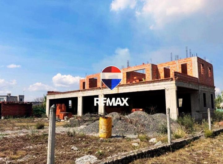 Casa · 570m² · 5 Ambientes · 2 Cocheras