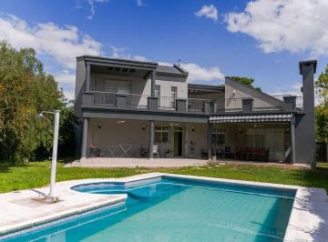 Casa · 306m² · 6 Ambientes · 2 Cocheras · Hermosa Gran Casa con Pileta en Zona Norte, Paraná