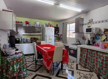 Casa · 130m² · 6 Ambientes · 1 Cochera · 3 Casas en Venta Oportunidad