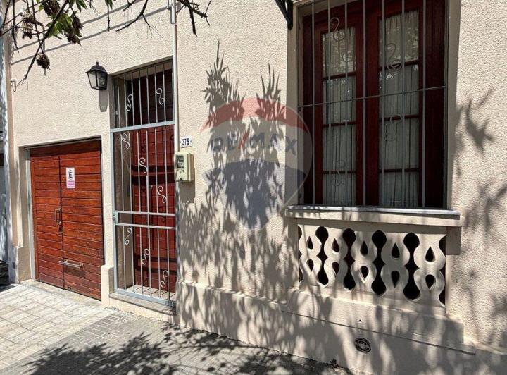 Casa · 244m² · 8 Ambientes · 1 Cochera