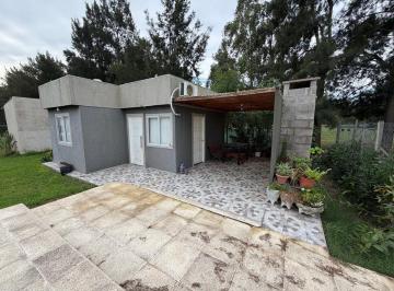 Quinta vacacional · 42m² · 2 Dormitorios · 1 Cochera · Quinta 2 Dorm. en Venta La Plata con Pileta
