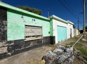 Casa · 239m² · 8 Ambientes · 1 Cochera · Venta Casa a Refaccionar