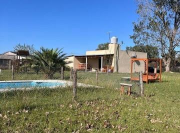 Quinta vacacional · 57m² · 2 Dormitorios · 1 Cochera · Casa Quinta en Guernica Pileta/parque 3,316 m²