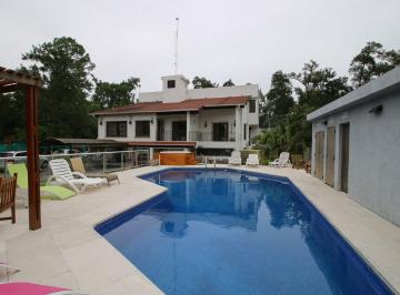 Casa · 706m² · 6 Ambientes · 5 Cocheras · Venta Casa 6 Amb, Pileta, Quincho, Jardín, Jacuzzi