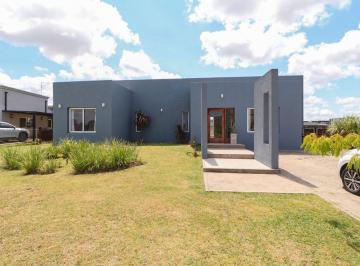 Casa · 183m² · 5 Ambientes · 3 Cocheras · Venta Casa 5 Amb. Pileta San Sebastian Excelente