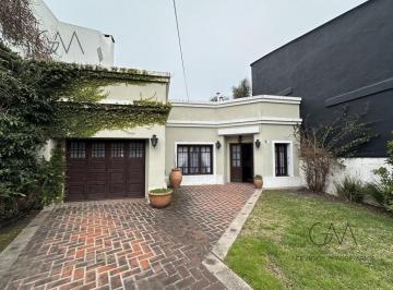 Casa · 80ha · 3 Ambientes · 1 Cochera · Casa en Alquiler Temporario