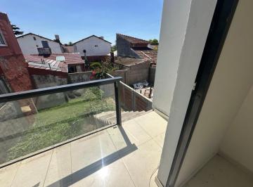 Casa · 85m² · 3 Ambientes · Venta Duplex de Categoría con Patio, Zona Villa Primera