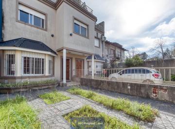 Casa · 187m² · 5 Ambientes · 1 Cochera · Venta Triplex de 5 Ambientes Moderno C/ Amplio Jardin, Balcon y Cochera - Villa Adelina - Permuta!
