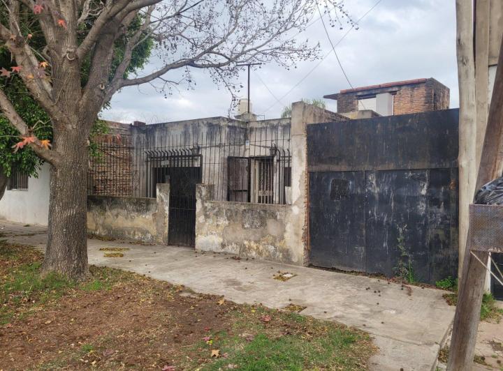 Casa · 80m² · 4 Ambientes · 3 Cocheras