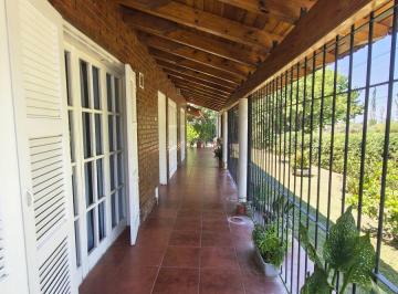 Casa de 3 ambientes, San Martín · Casa de 1200 m² con 4 Dorm. en Venta Sobre Carril Chimbas San Martín