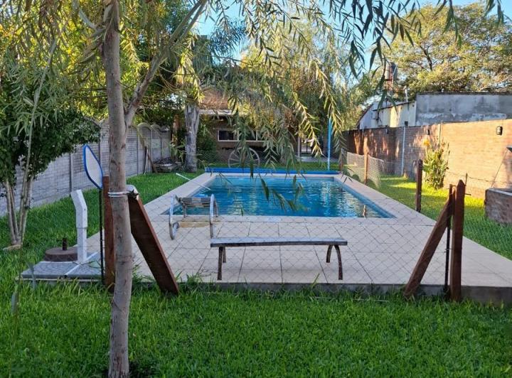 Casa · 100m² · 5 Ambientes · 2 Cocheras