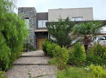 Casa · 332m² · 7 Ambientes · 8 Cocheras · Casa San Lucas a La Laguna Canning