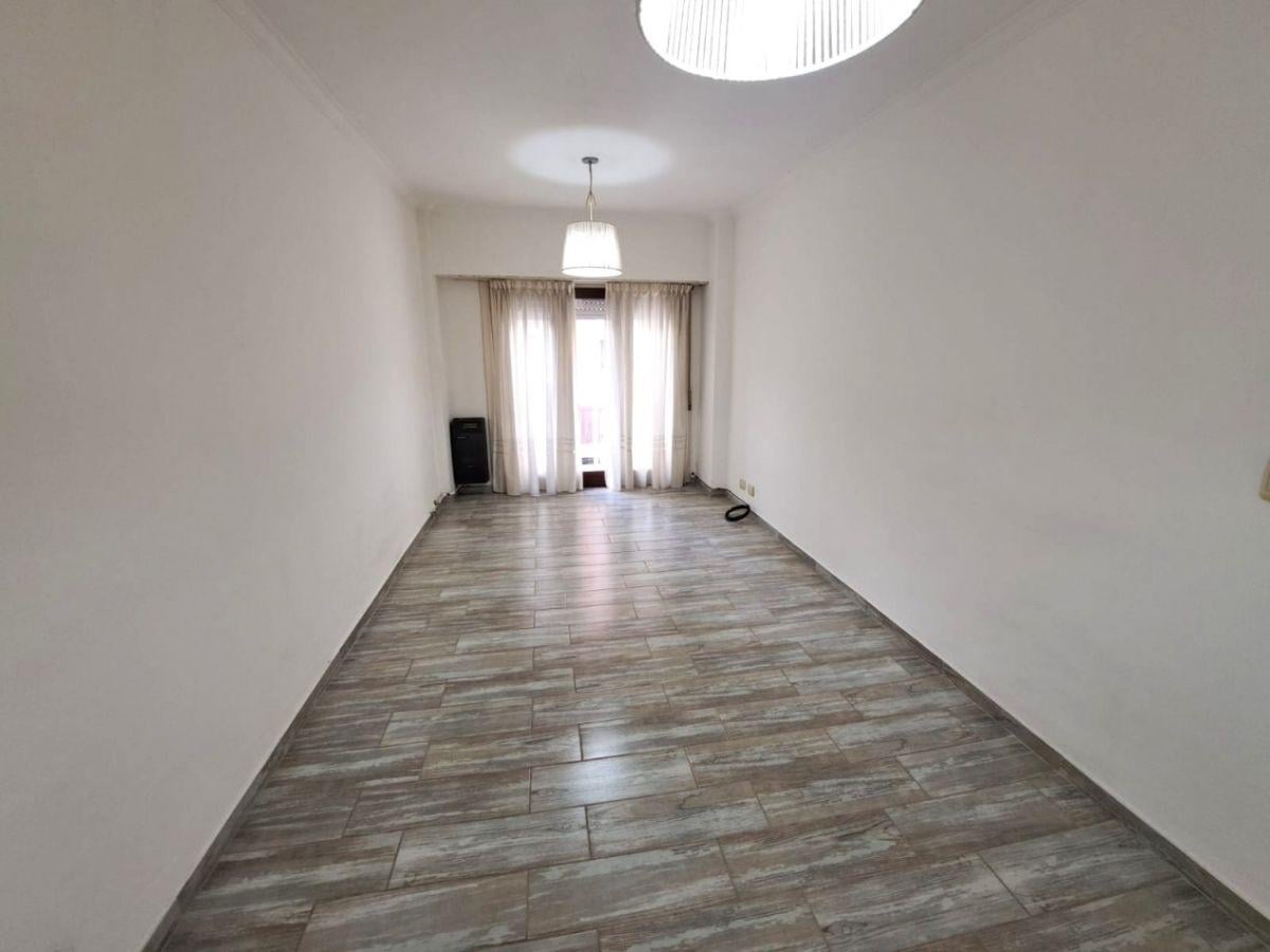 Departamento 3 Ambientes Reciclado con Balcón y Patio!! Zona Centro / Plaza Mitre