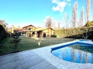 Casa de 7 ambientes Alquiler USD 2.500 · Casa Amoblada en Alquiler en Chacras de Coria