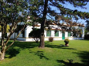 Quinta vacacional · 390m² · 8 Ambientes · 3 Cocheras · Casa Quinta en Ezeiza Gran Lote de 5320 m²
