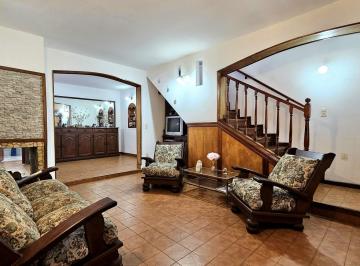 Casa · 239m² · 5 Ambientes · 1 Cochera · Pasaje Arquímedes 2300 - Pompeya - Casa de 5 Ambientes con Garage (Terreno Propio) - Venta