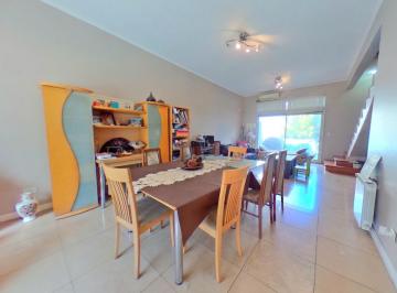 Casa · 170m² · 4 Ambientes · 1 Cochera · Olivera Al 200 - Casa de 170 m² en Dos Plantas con Jardín